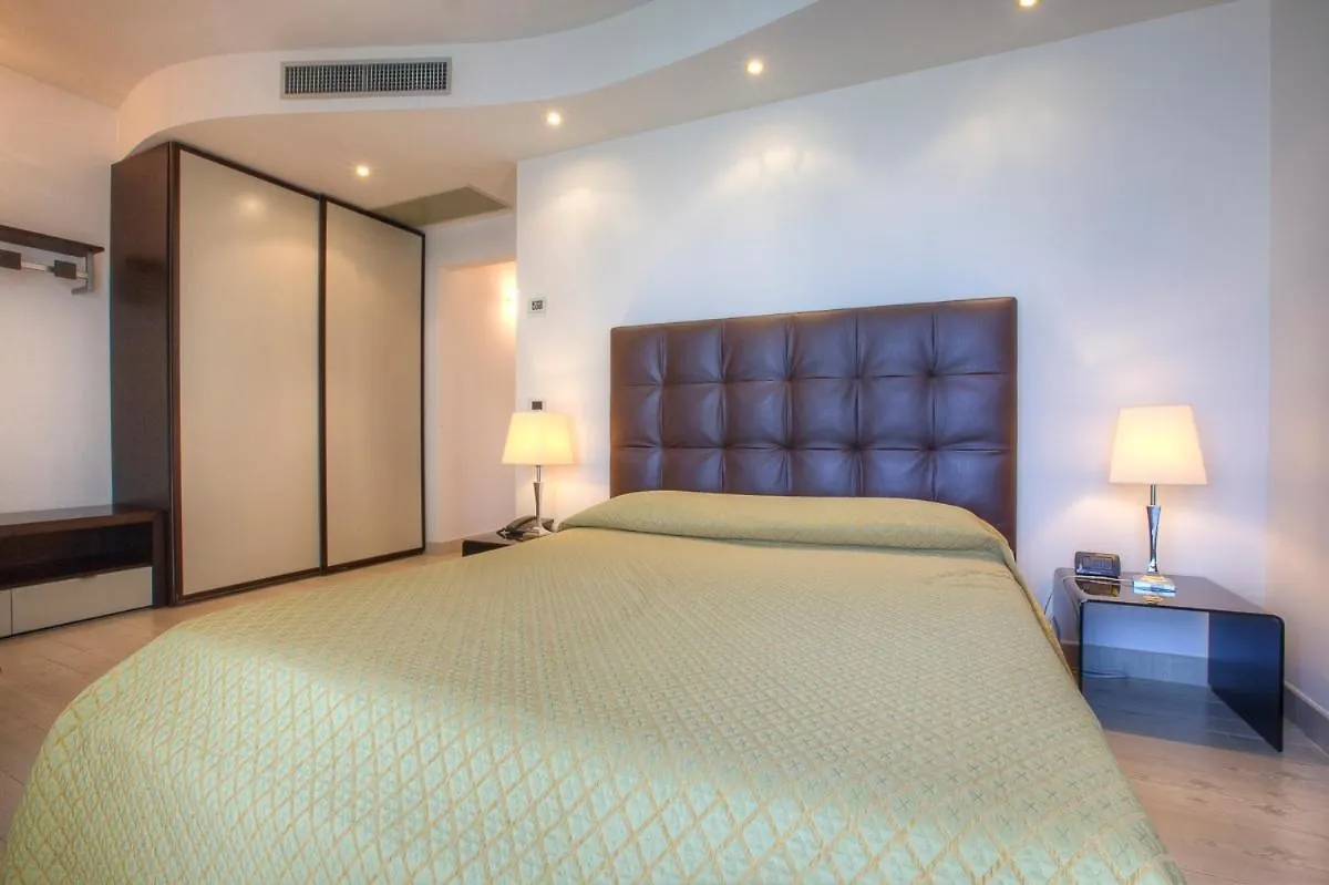 Hotel Nettuno Cervia 4*,